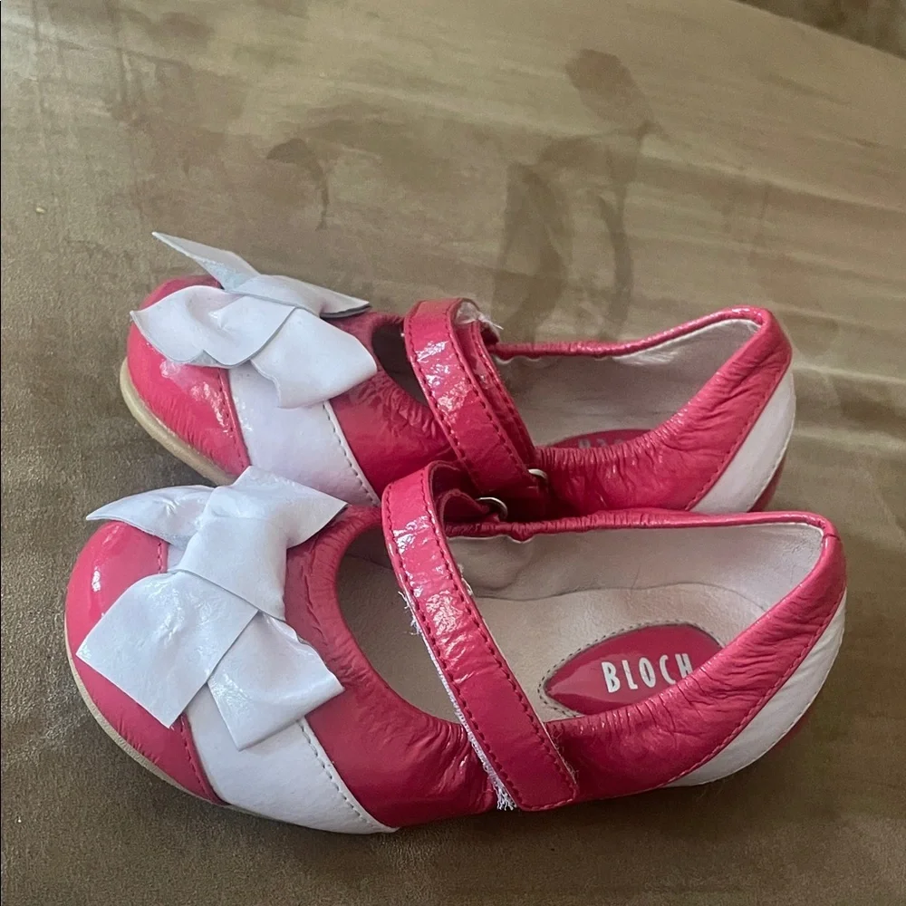 Bloch Pink and White Kids Ballet Flats size 23 little kids vero curio